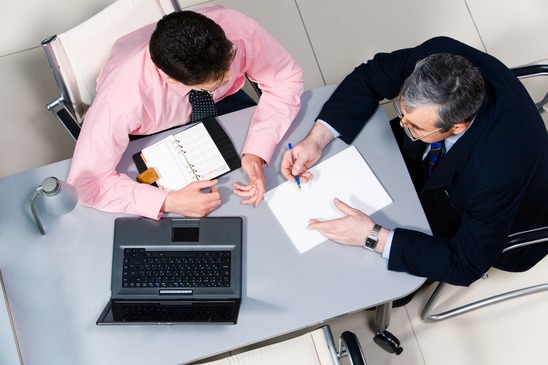 comment présenter un bref d'exécution à la banque du débiteur