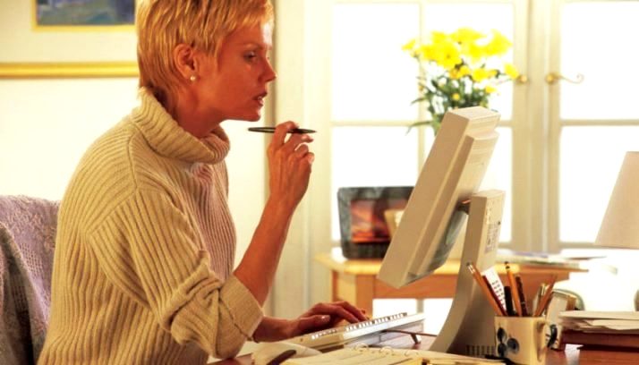 Combien de pour cent du salaire sont conservés par les huissiers de justice à droite