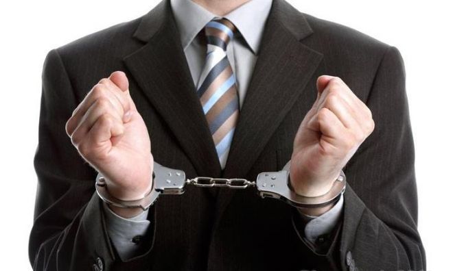 Travailleur menotté