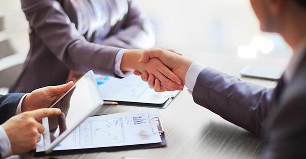 who pays VAT to the seller or buyer