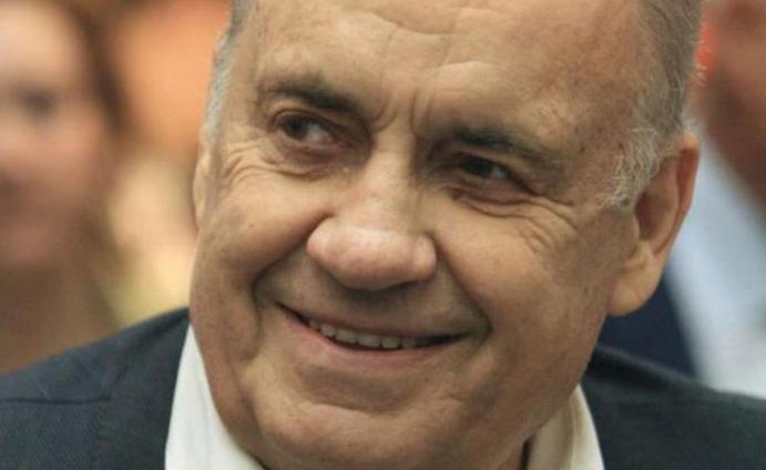 ce qui est artiste national ou honoré supérieur de la Russie