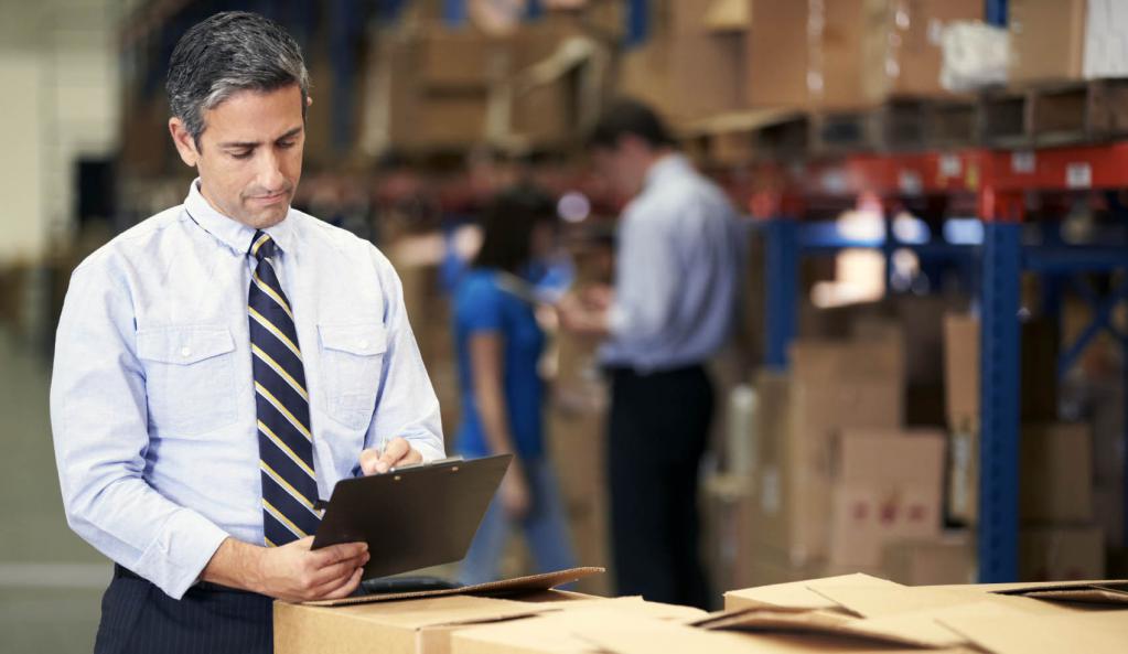 Entrepreneur remplissant le formulaire