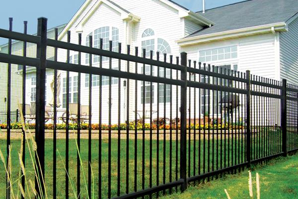 Clôture en fer transmettant la lumière