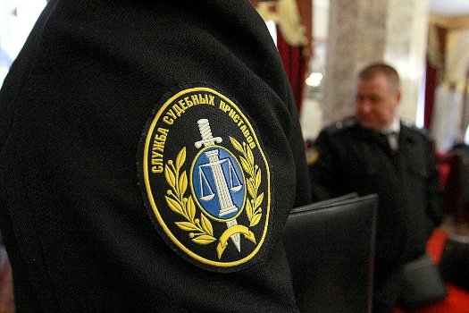 travailler comme huissier de justice