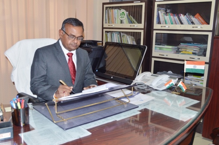 Le directeur décide comment payer