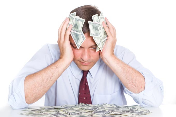 homme avec de l'argent