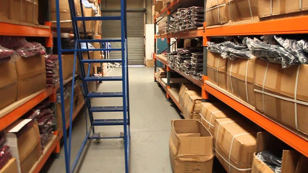 Warehouse for a trading place